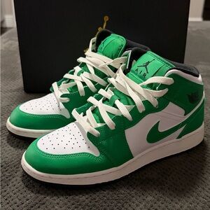 Jordan 1 high retro Lucky Green size 7Y/8.5W